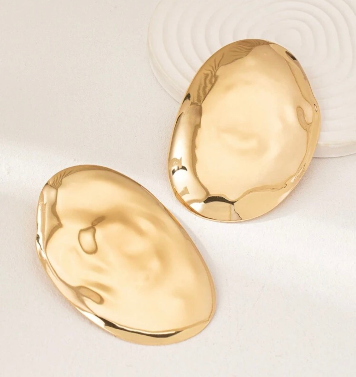 AMY OVERSIZED STUD EARRINGS