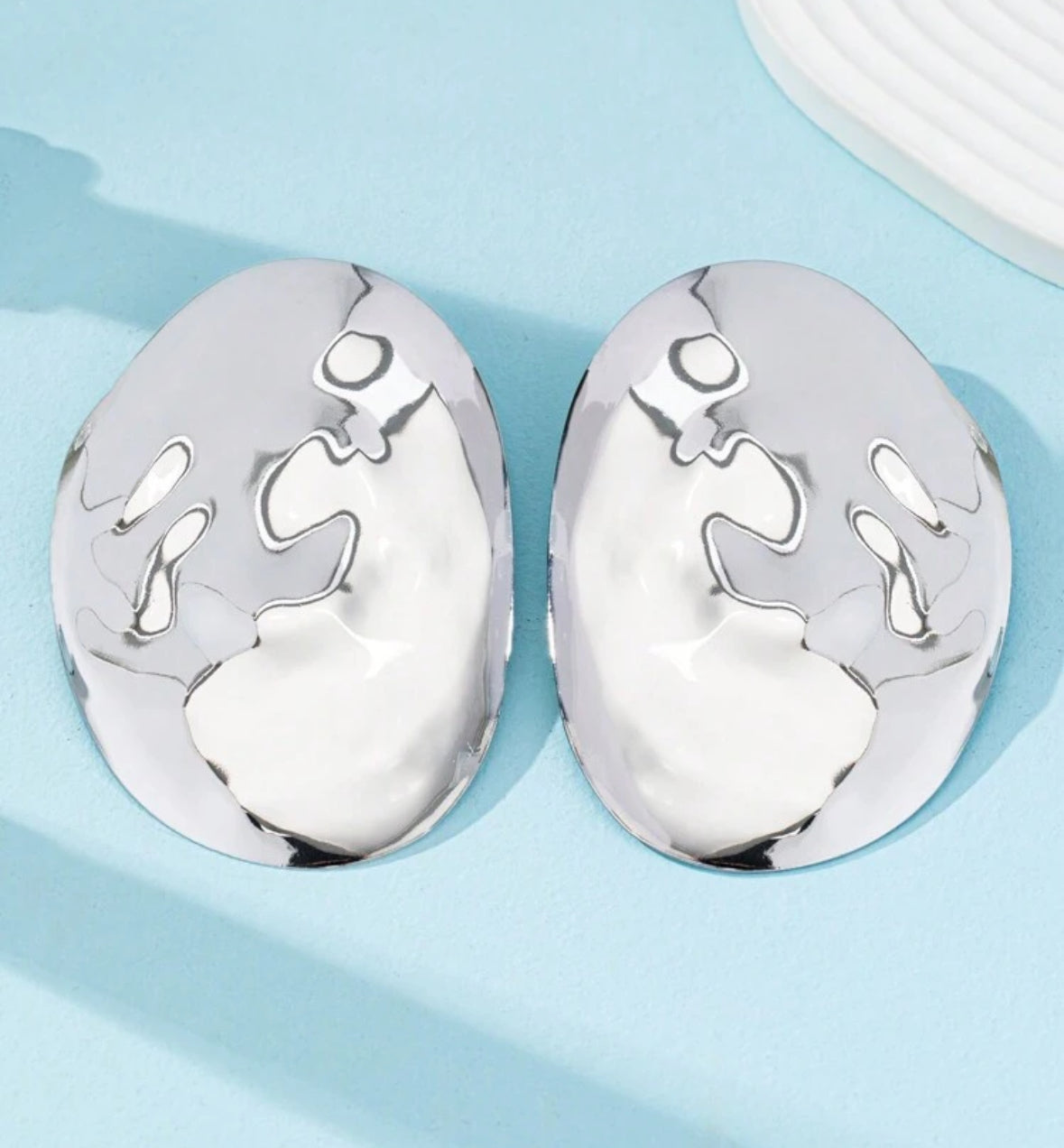 AMY OVERSIZED STUD EARRINGS