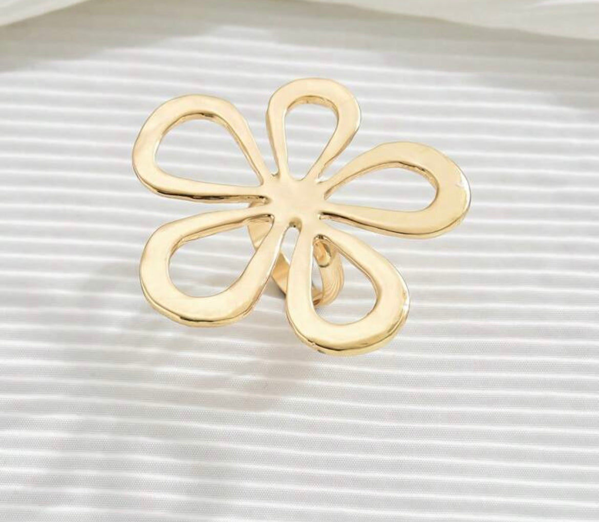 OVERSIZED FLORAL RING