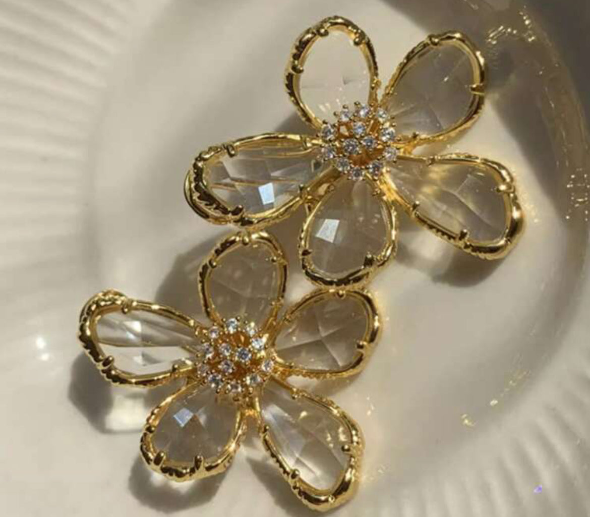 TRANSLUCENT FLORAL STUDS