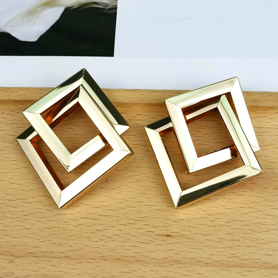CLAIRE OVERSIZED STUD EARRINGS
