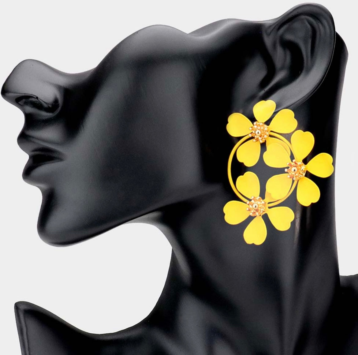 TRIPLE BLOOM OVERSIZED STUDS