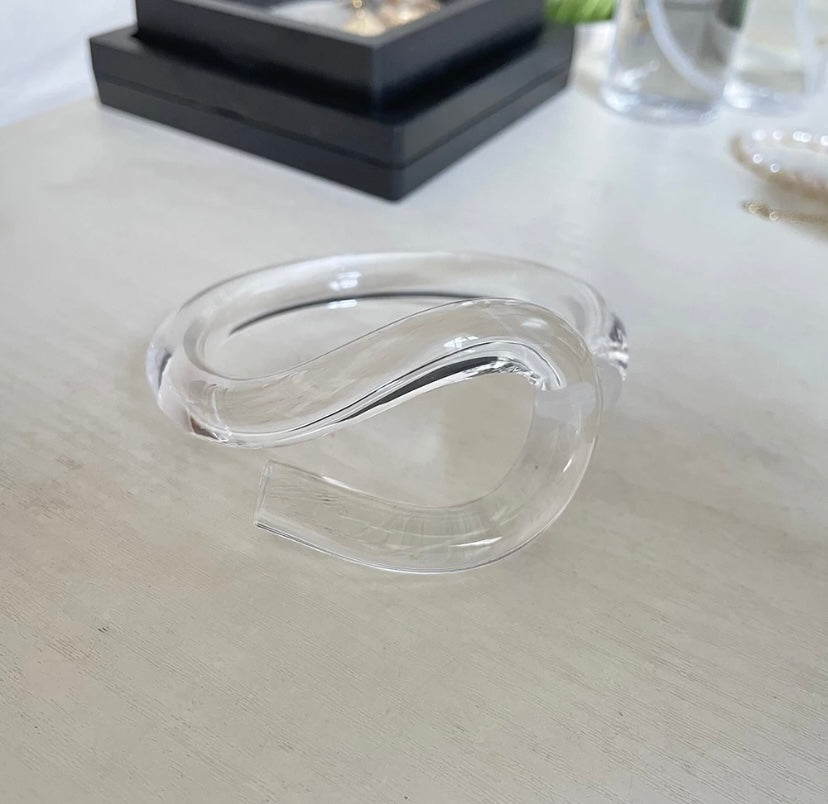 CLEAR TWISTED BANGLE
