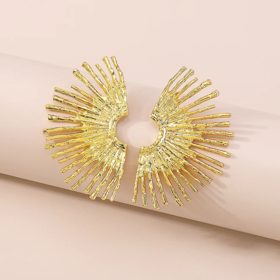 ZORA OVERSIZED STUD EARRINGS