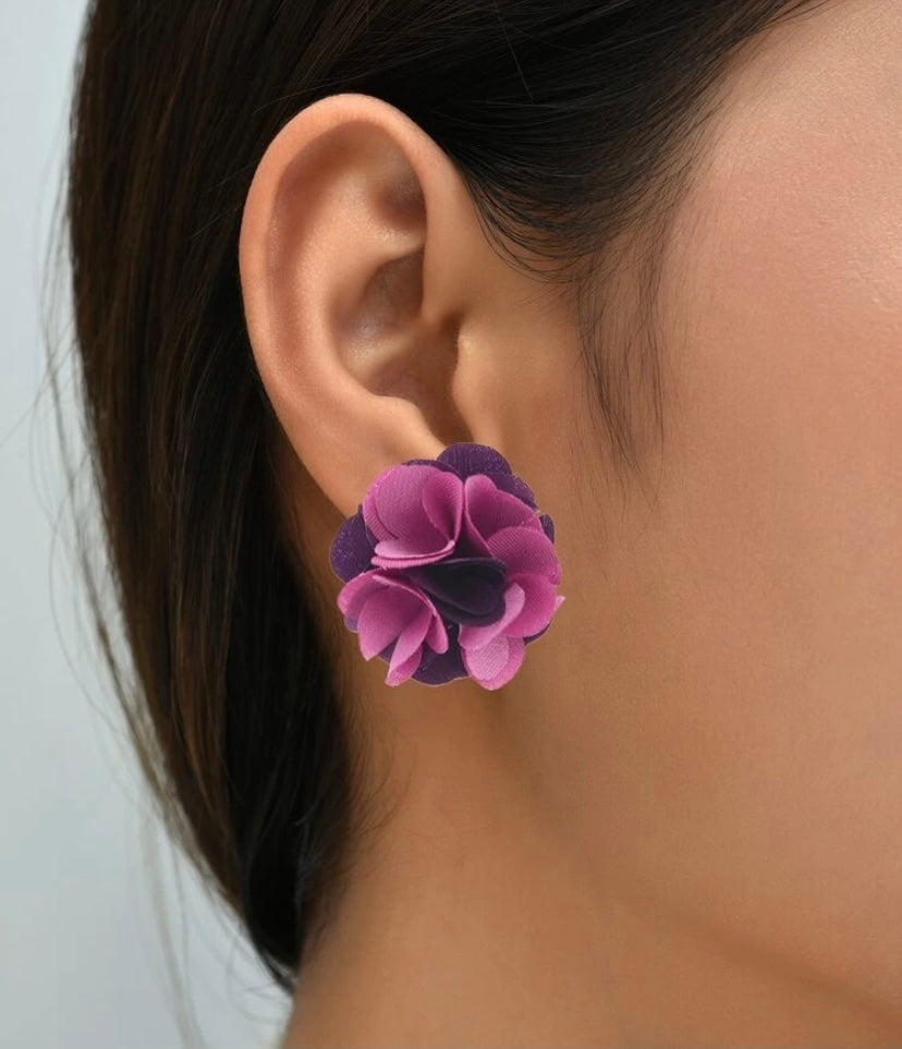 CARNATION STUD EARRINGS