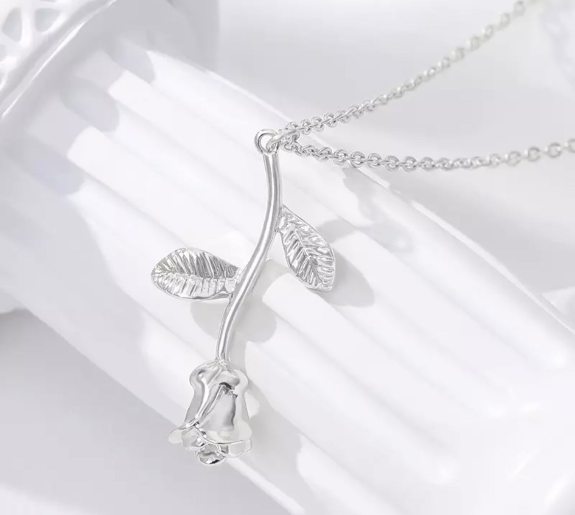 DAINTY ROSE NECKLACE