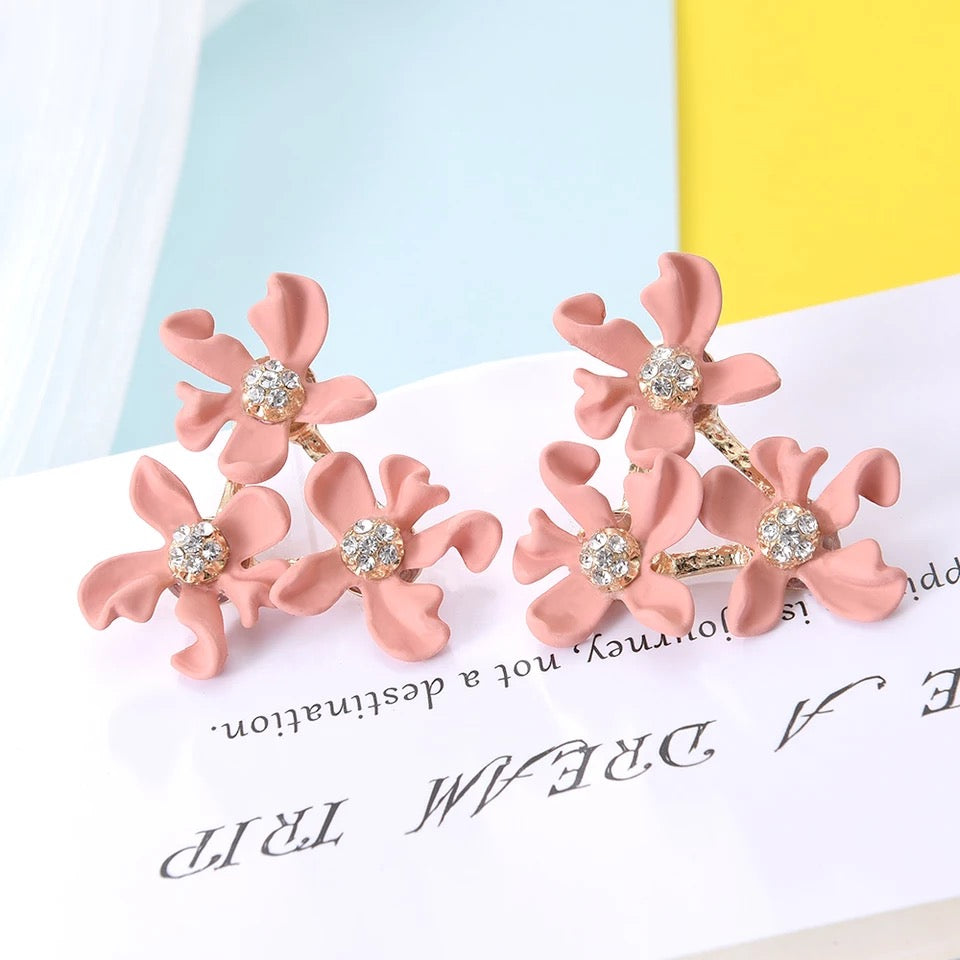 GARDENIA STUD EARRINGS