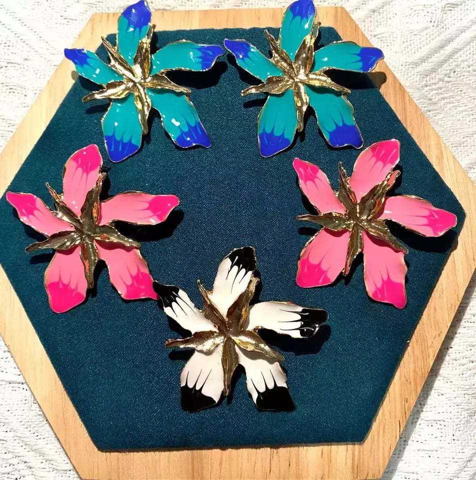 IRIS OVERSIZED STUDS