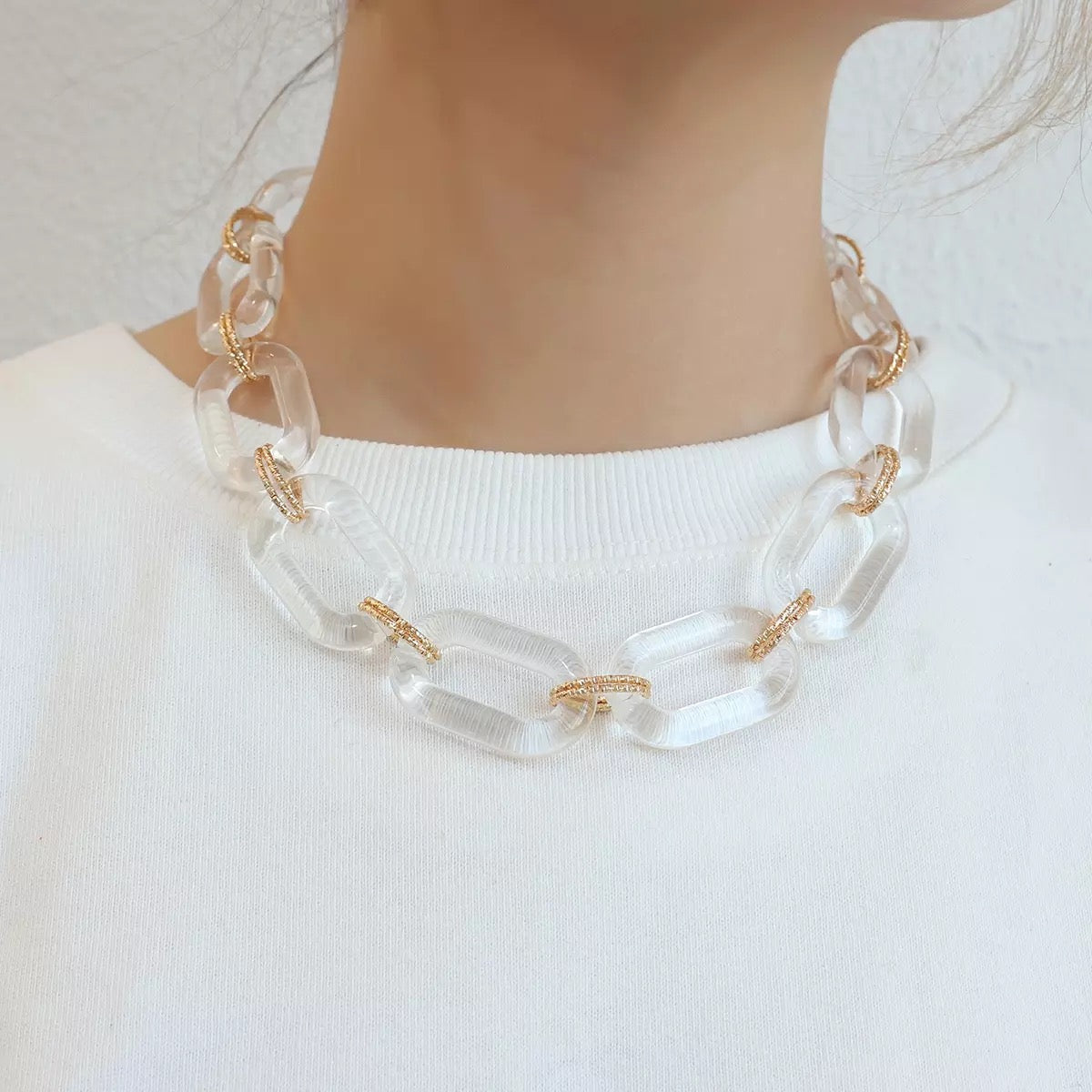 CLEAR LINK NECKLACE