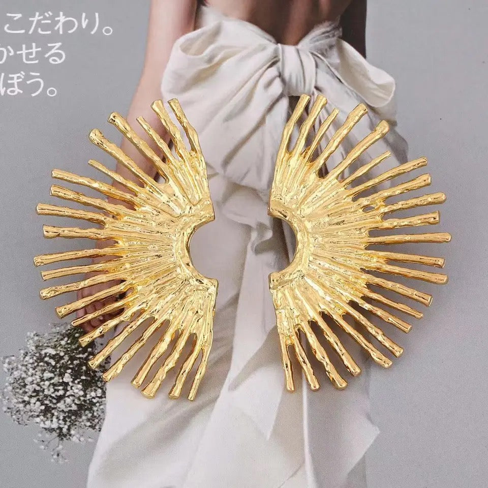 ZORA OVERSIZED STUD EARRINGS