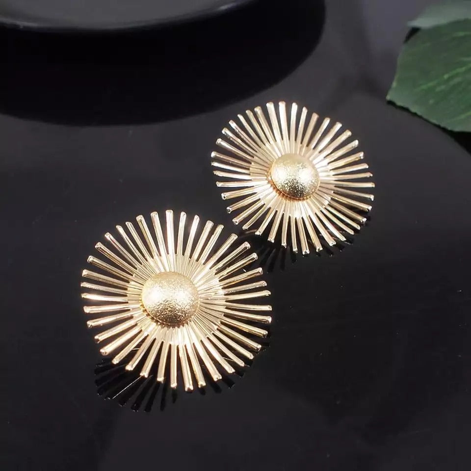 ANNA OVERSIZED STUD EARRINGS