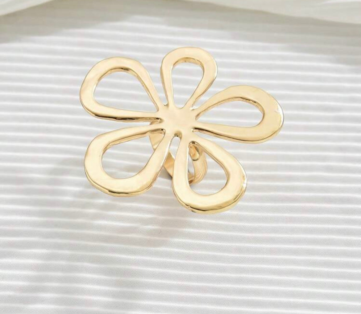 OVERSIZED FLORAL RING