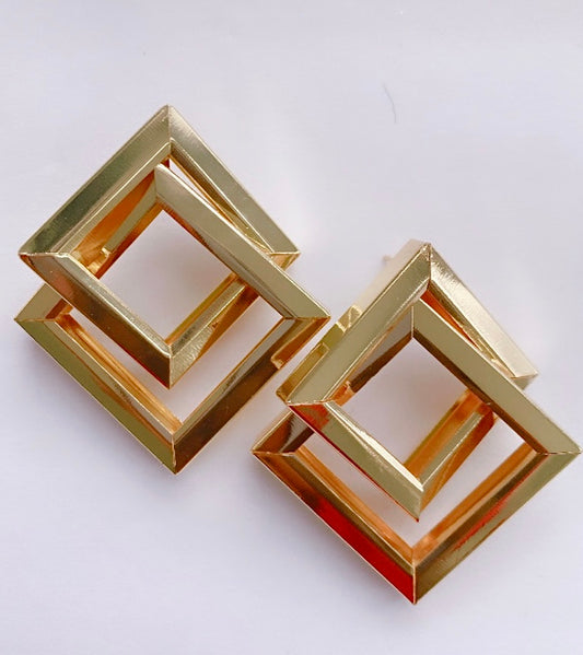 CLAIRE OVERSIZED STUD EARRINGS