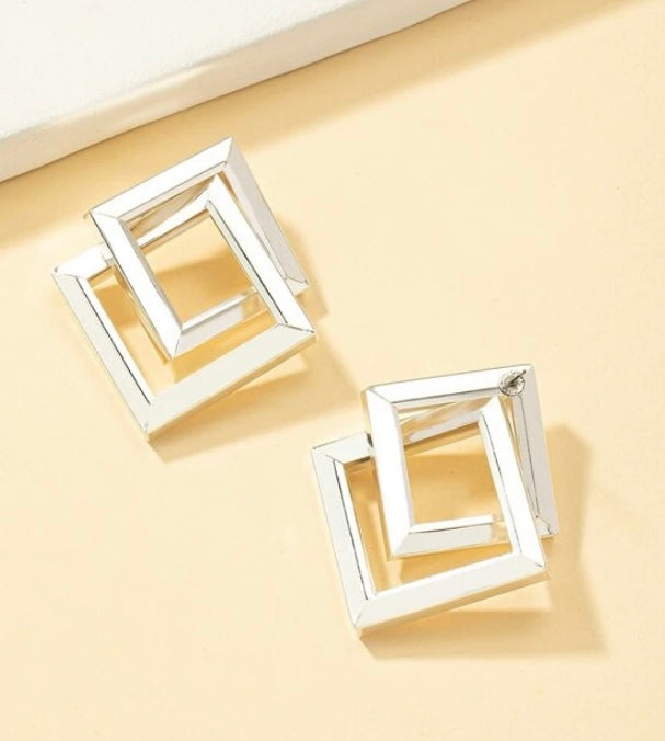 CLAIRE OVERSIZED STUD EARRINGS